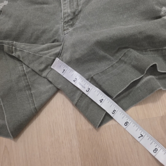 American Eagle Green Distressed Low Rise Y2K Grunge Streetwear Shorts Size 8 - Picture 5 of 9